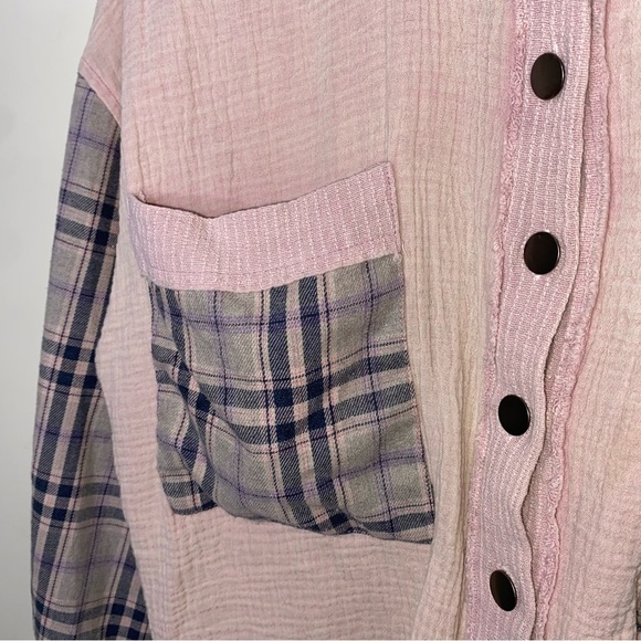 SOLD✨Pol Small Oversized Lightweight Button Down Pink Gray And Black Long Top - Picture 3 of 6